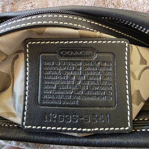 Coach Soho Y2K Small Leather Hobo Bag Black AUTHENTICATED Vintage 9541 - Picture 8 of 16